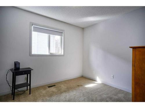 2513 Douglas Woods Link Se, Calgary, AB - Indoor Photo Showing Other Room