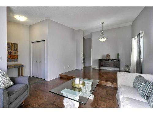 2513 Douglas Woods Link Se, Calgary, AB - Indoor Photo Showing Living Room