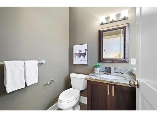 2239 29 Avenue Sw, Calgary, AB - Indoor Photo Showing Bathroom