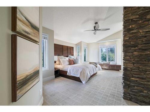 2239 29 Avenue Sw, Calgary, AB - Indoor Photo Showing Bedroom