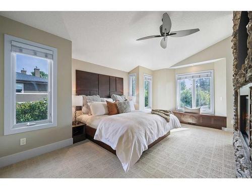 2239 29 Avenue Sw, Calgary, AB - Indoor Photo Showing Bedroom