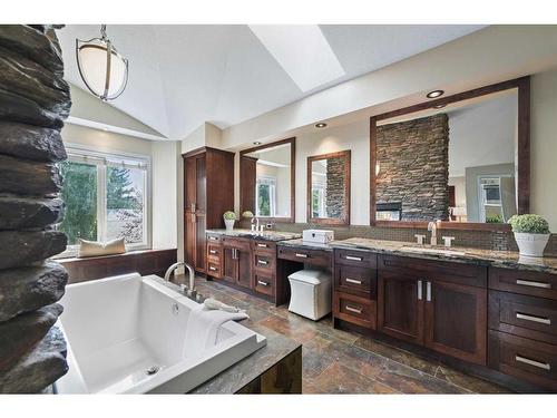 2239 29 Avenue Sw, Calgary, AB - Indoor Photo Showing Bathroom