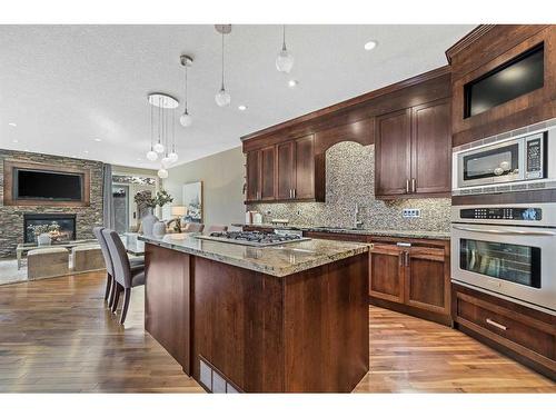 2239 29 Avenue Sw, Calgary, AB - Indoor Photo Showing Kitchen With Stainless Steel Kitchen With Upgraded Kitchen