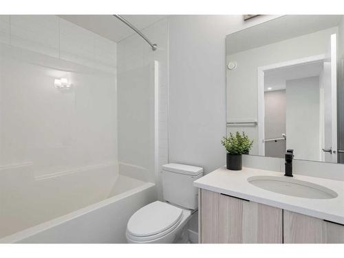 149 Magnolia Terrace Se, Calgary, AB - Indoor Photo Showing Bathroom