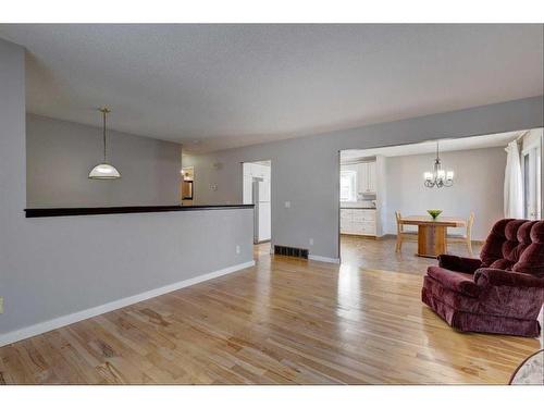 171 Bracewood Way Sw, Calgary, AB - Indoor Photo Showing Living Room