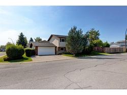 171 Bracewood Way SW Calgary, AB T2W 3N1