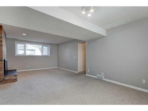 171 Bracewood Way Sw, Calgary, AB - Indoor