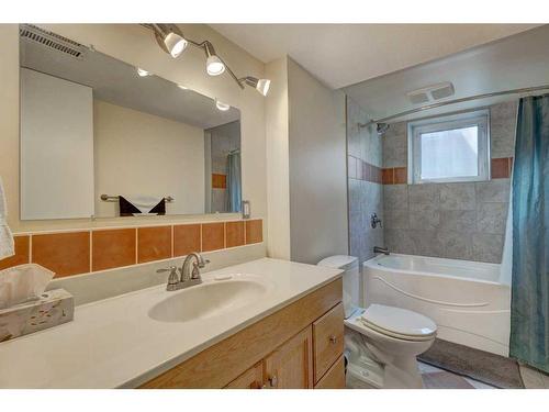 171 Bracewood Way Sw, Calgary, AB - Indoor Photo Showing Bathroom