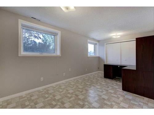 171 Bracewood Way Sw, Calgary, AB - Indoor Photo Showing Other Room