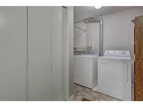 171 Bracewood Way Sw, Calgary, AB - Indoor Photo Showing Laundry Room