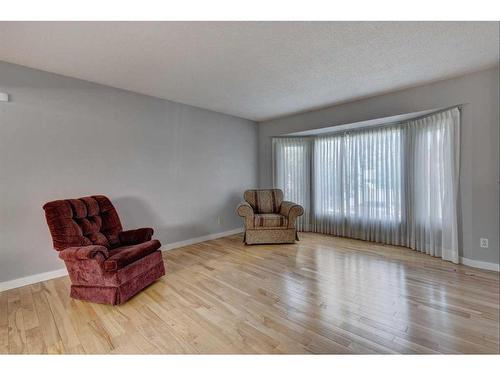 171 Bracewood Way Sw, Calgary, AB - Indoor Photo Showing Other Room