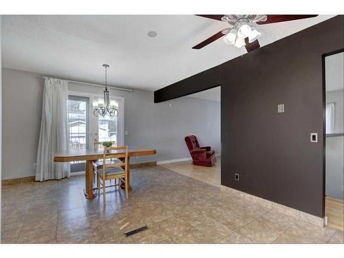 171 Bracewood Way Sw, Calgary, AB - Indoor Photo Showing Dining Room