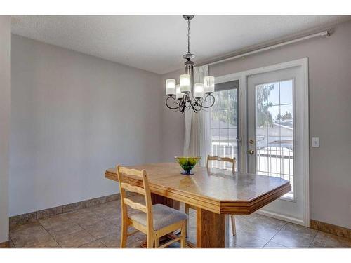 171 Bracewood Way Sw, Calgary, AB - Indoor Photo Showing Dining Room