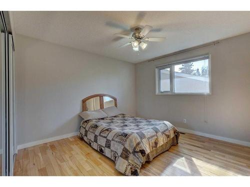 171 Bracewood Way Sw, Calgary, AB - Indoor Photo Showing Bedroom