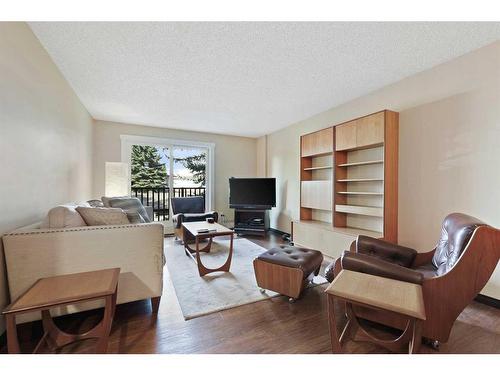 212-550 Westwood Drive Sw, Calgary, AB - Indoor Photo Showing Living Room