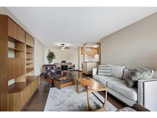 212-550 Westwood Drive Sw, Calgary, AB - Indoor Photo Showing Living Room