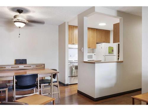 212-550 Westwood Drive Sw, Calgary, AB - Indoor Photo Showing Kitchen