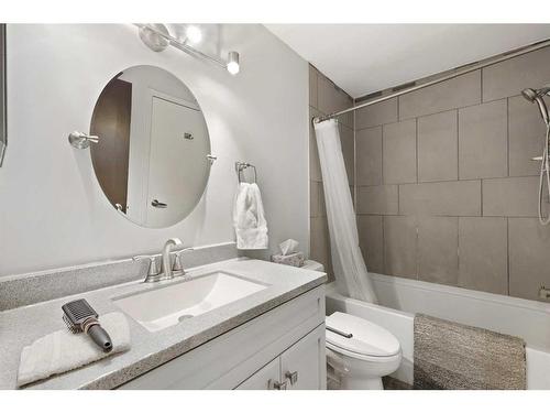 212-550 Westwood Drive Sw, Calgary, AB - Indoor Photo Showing Bathroom