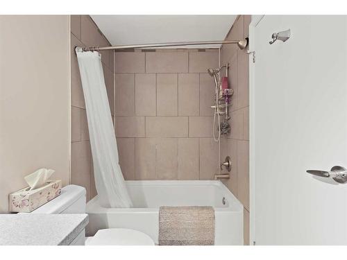 212-550 Westwood Drive Sw, Calgary, AB - Indoor Photo Showing Bathroom