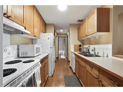 212-550 Westwood Drive Sw, Calgary, AB - Indoor Photo Showing Kitchen With Double Sink