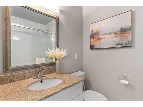 128 Oakridge Place Sw, Calgary, AB - Indoor Photo Showing Bathroom