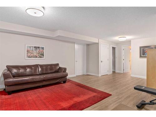 128 Oakridge Place Sw, Calgary, AB - Indoor Photo Showing Living Room