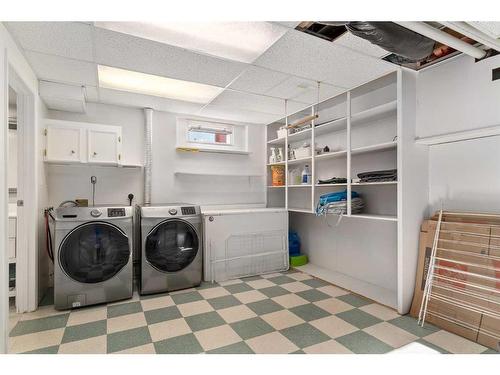 128 Oakridge Place Sw, Calgary, AB - Indoor Photo Showing Laundry Room