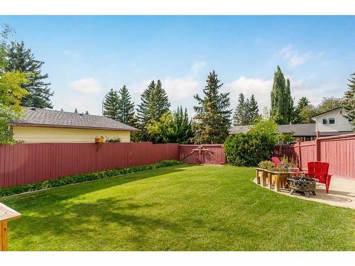 128 Oakridge Place Sw, Calgary, AB - Outdoor With Backyard