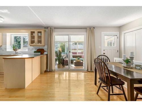 128 Oakridge Place Sw, Calgary, AB - Indoor Photo Showing Dining Room