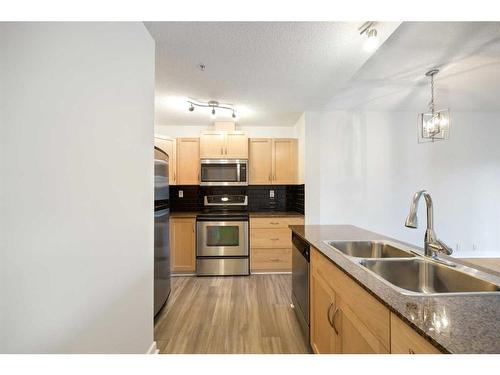 2306-5605 Henwood Street Sw, Calgary, AB - Indoor Photo Showing Kitchen With Double Sink