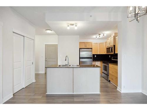 2306-5605 Henwood Street Sw, Calgary, AB - Indoor Photo Showing Kitchen With Double Sink