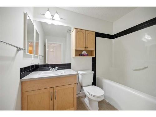 2306-5605 Henwood Street Sw, Calgary, AB - Indoor Photo Showing Bathroom