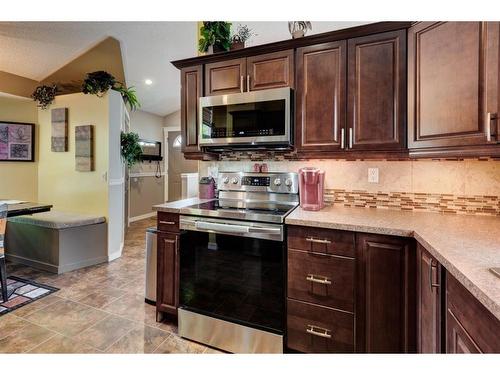 14981 5 Street Sw, Calgary, AB - Indoor Photo Showing Kitchen