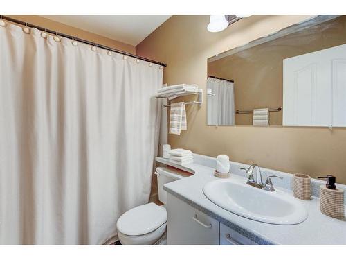 14981 5 Street Sw, Calgary, AB - Indoor Photo Showing Bathroom