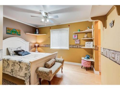 14981 5 Street Sw, Calgary, AB - Indoor Photo Showing Bedroom