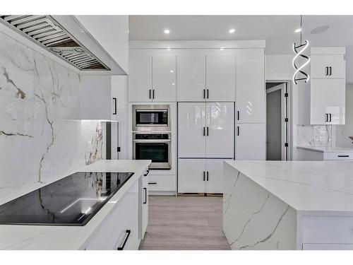 149 Canoe Crescent Sw, Airdrie, AB - Indoor Photo Showing Kitchen With Upgraded Kitchen