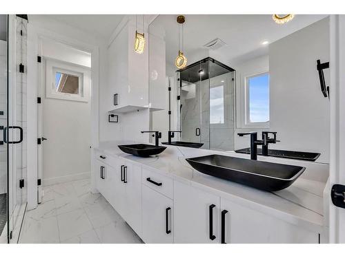 149 Canoe Crescent Sw, Airdrie, AB - Indoor Photo Showing Kitchen