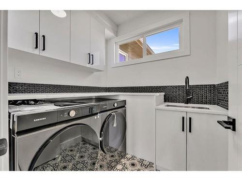 149 Canoe Crescent Sw, Airdrie, AB - Indoor Photo Showing Laundry Room