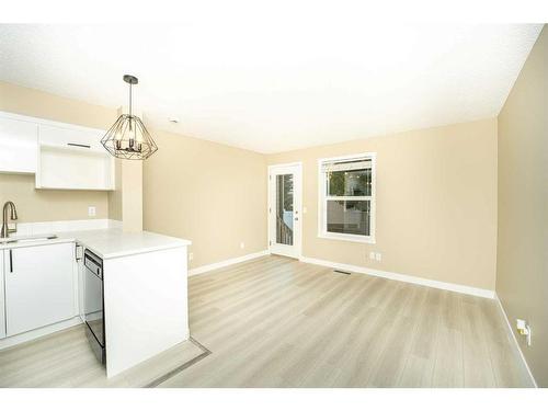 260 Saddlebrook Point Ne, Calgary, AB - Indoor Photo Showing Kitchen