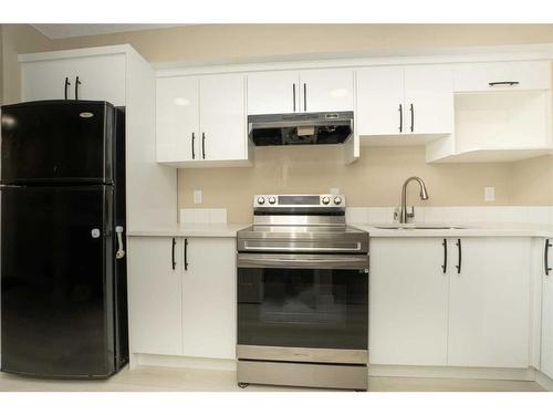 260 Saddlebrook Point Ne, Calgary, AB - Indoor Photo Showing Kitchen