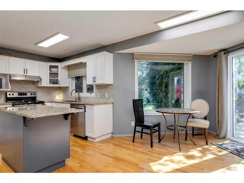 179 Mountain Park Drive Se, Calgary, AB - Indoor Photo Showing Kitchen