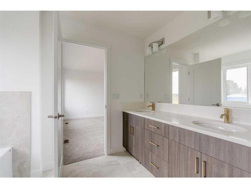 1198 Chinook Winds Circle Sw, Airdrie, AB - Indoor Photo Showing Bathroom