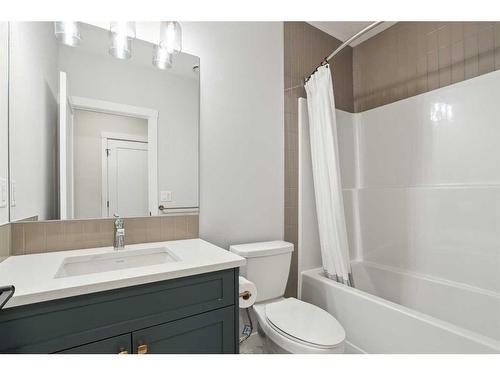 1313 Chinook Gate Green Sw, Airdrie, AB - Indoor Photo Showing Bathroom