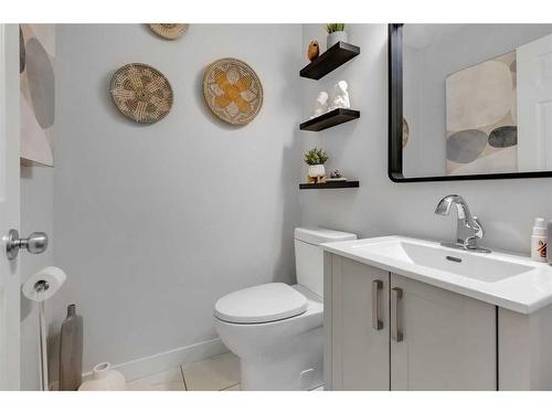 225 Country Village Manor Ne, Calgary, AB - Indoor Photo Showing Bathroom