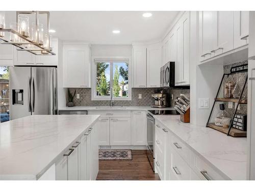 225 Country Village Manor Ne, Calgary, AB - Indoor Photo Showing Kitchen With Upgraded Kitchen