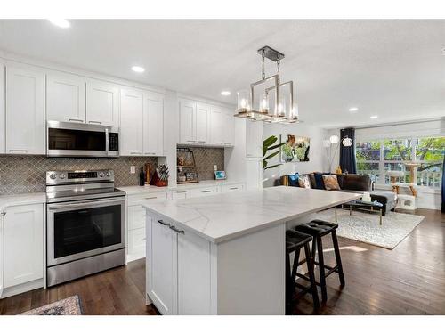 225 Country Village Manor Ne, Calgary, AB - Indoor Photo Showing Kitchen With Upgraded Kitchen