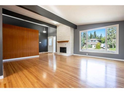 68 Southampton Drive Sw, Calgary, AB - Indoor With Fireplace