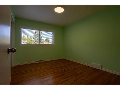 68 Southampton Drive Sw, Calgary, AB - Indoor Photo Showing Other Room