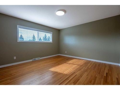 68 Southampton Drive Sw, Calgary, AB - Indoor Photo Showing Other Room