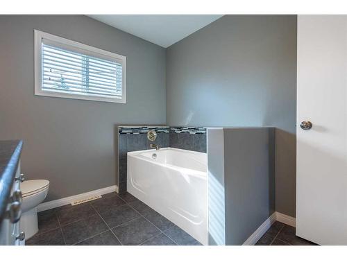 68 Southampton Drive Sw, Calgary, AB - Indoor Photo Showing Bathroom